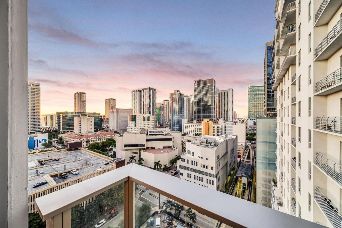 Apartment Stylish Tropical Chic 2-bedroom In Downtown
