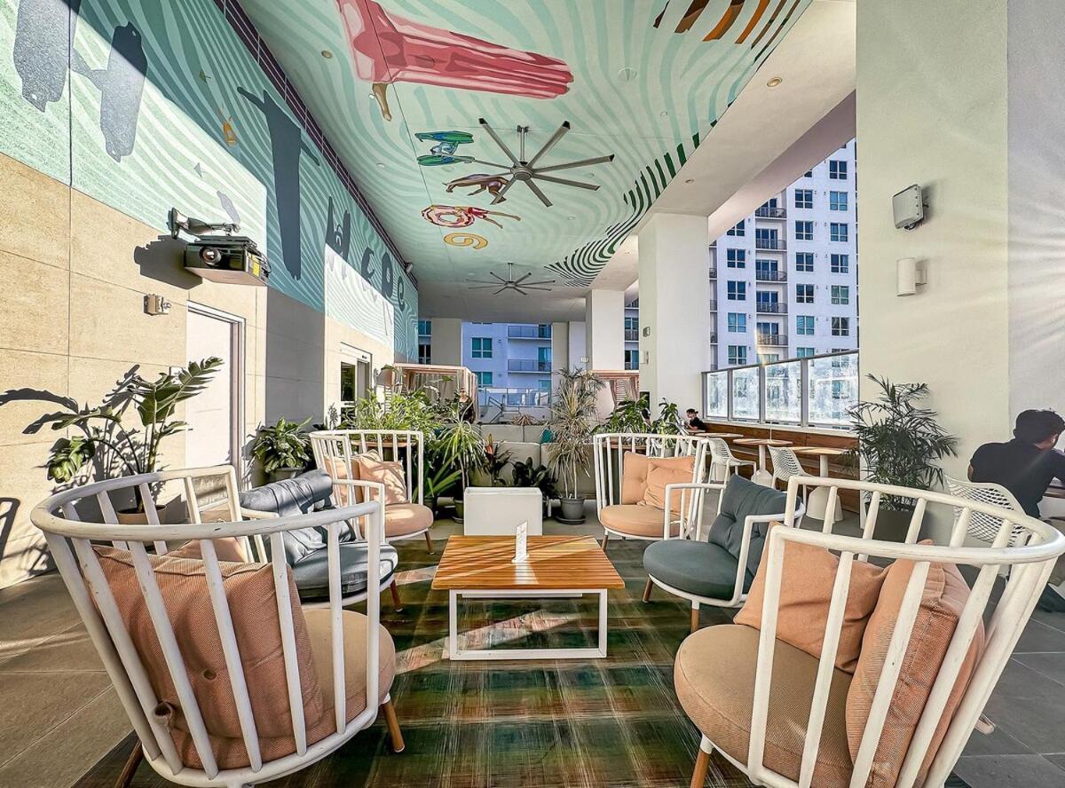 Apartment Stylish Tropical Chic 2-bedroom In Downtown Miami