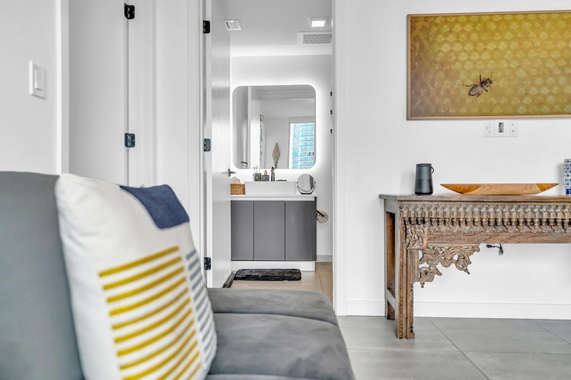 Stylish Tropical Chic 2-bedroom In Downtown * Miami