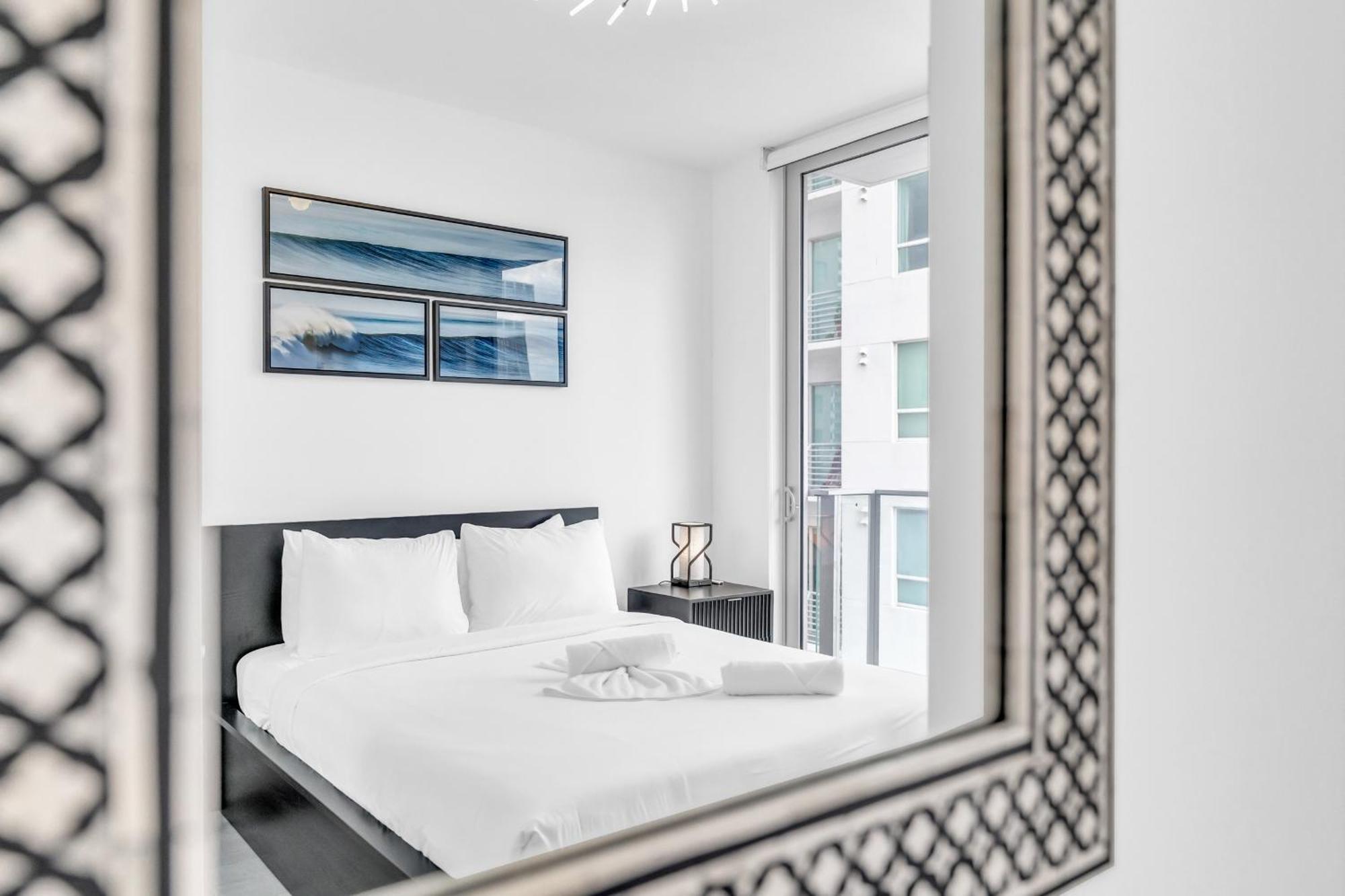 Apartment Stylish Tropical Chic 2-bedroom In Downtown *