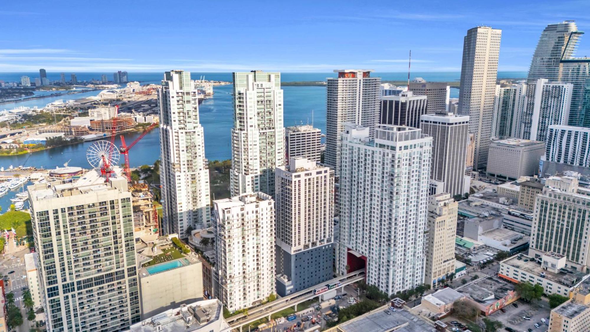 Stylish Tropical Chic 2-bedroom In Downtown Miami